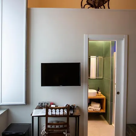 Xenia Neapolis Affittacamere 4*
